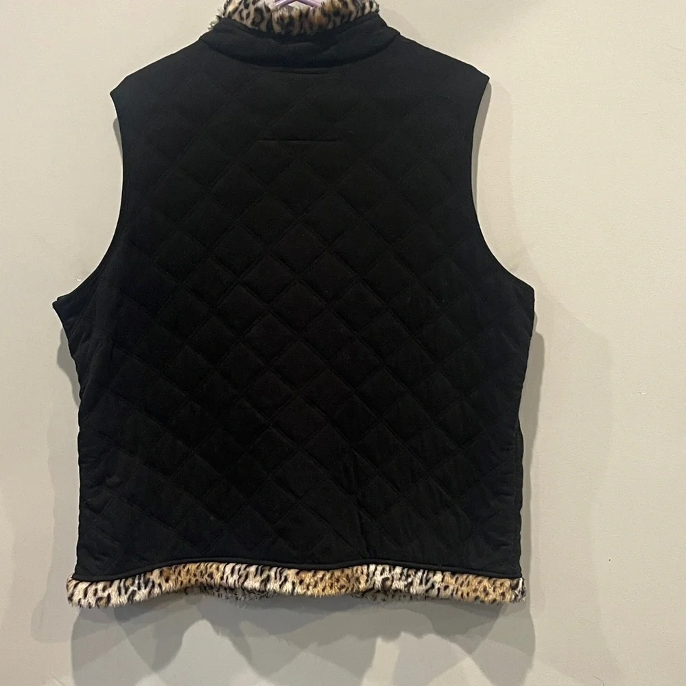 Onque Woman Black Quilted Vest with Faux Fur Animal Print Trim Women’s Size 1X - Picture 7 of 8